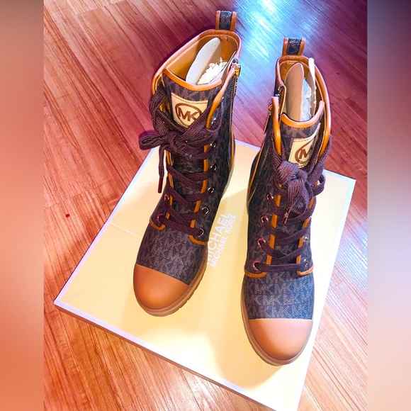 Michael Kors Boots - Picture 6 of 10